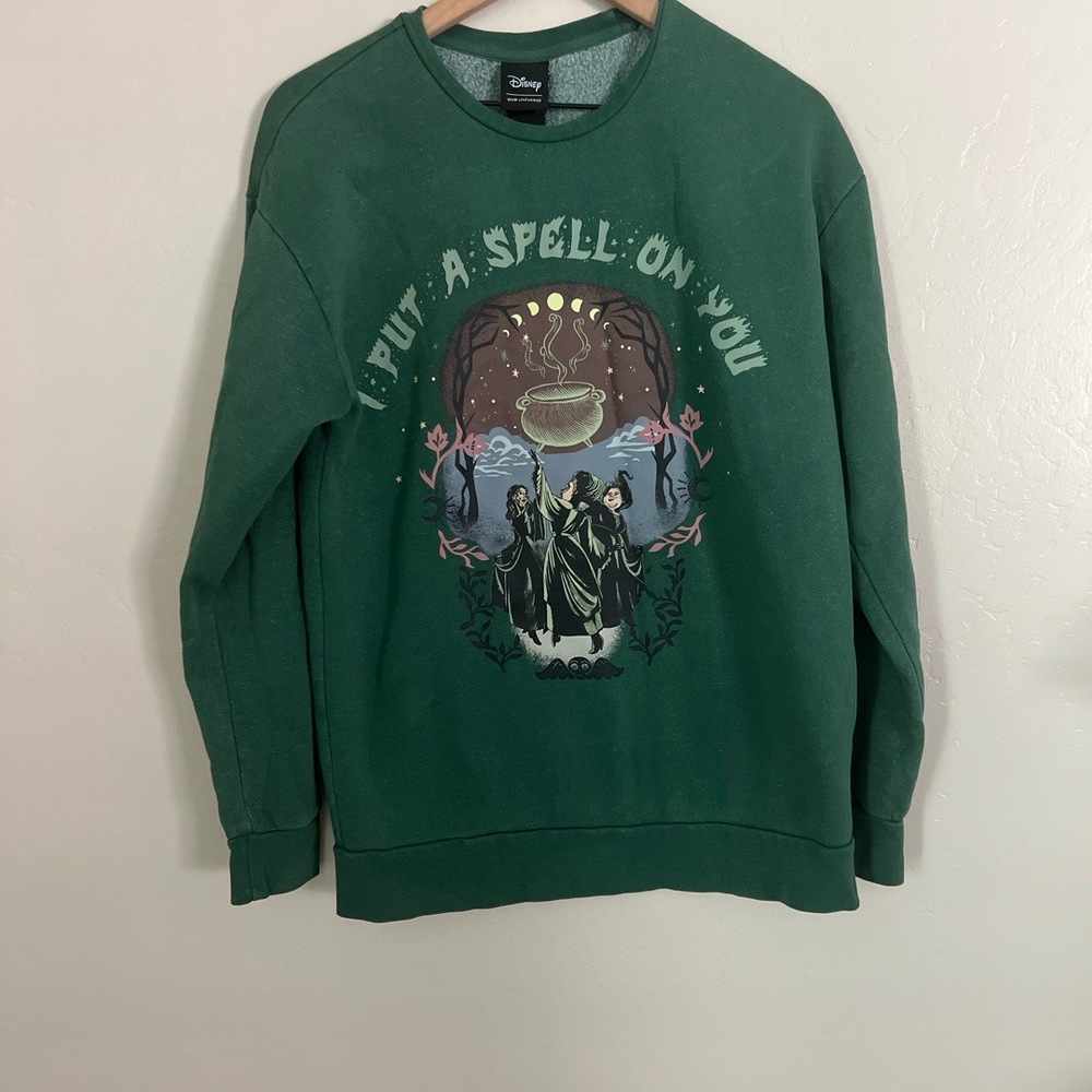 Disney Sweatshirt‎ Womens Small Green Crewneck Hocus Pocus Graphic Spell On You